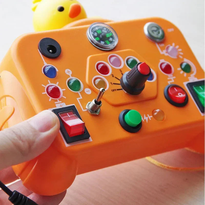 Brinquedos sensoriais Cartoon com placa de controle de interruptor de luz LED Jogo infantil de atividades de viagem para crianças de 2 a 4 anos