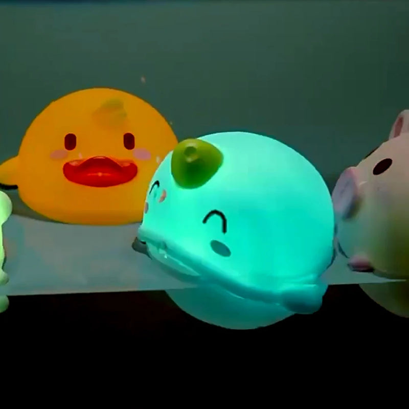 LED Light Up Brinquedos Bebê Animais Bonitos Brinquedo de Banho Natação Água Soft Rubber Float Indução Pato Luminoso para Crianças Brincar Presentes Engraçados